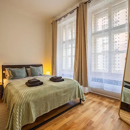 Cozy Old Town Zelezna Appartement *